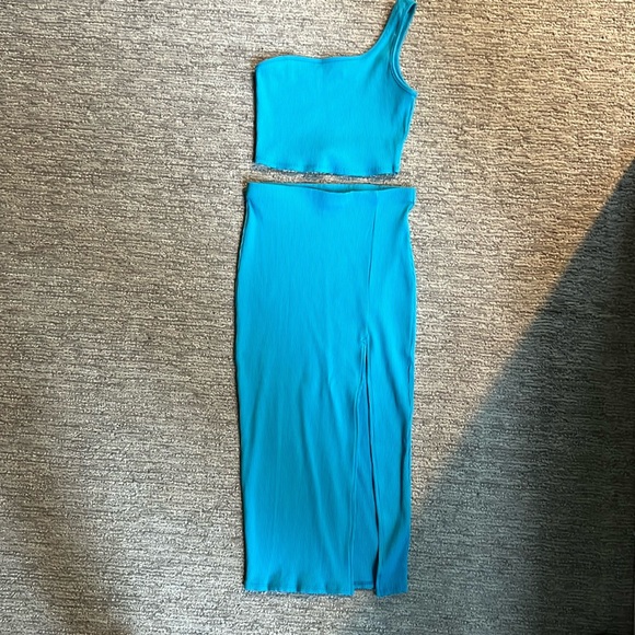Lulus body con skirt and one shoulder crop set - Picture 1 of 5
